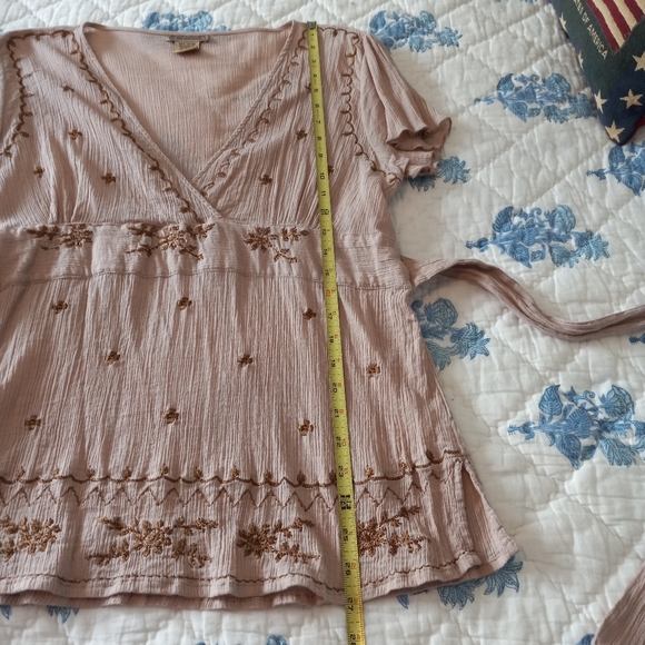 Cute Tunic Top with Bow in the Back - Picture 13 of 15